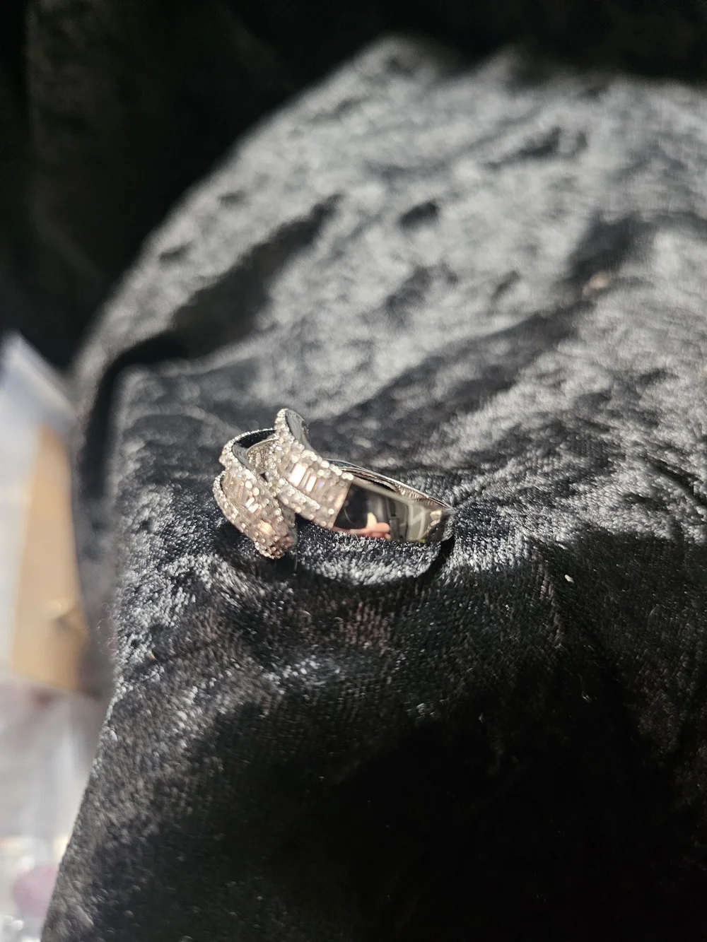 Elegant Crystal Pavé Statement Ring - Silver Tone size 8